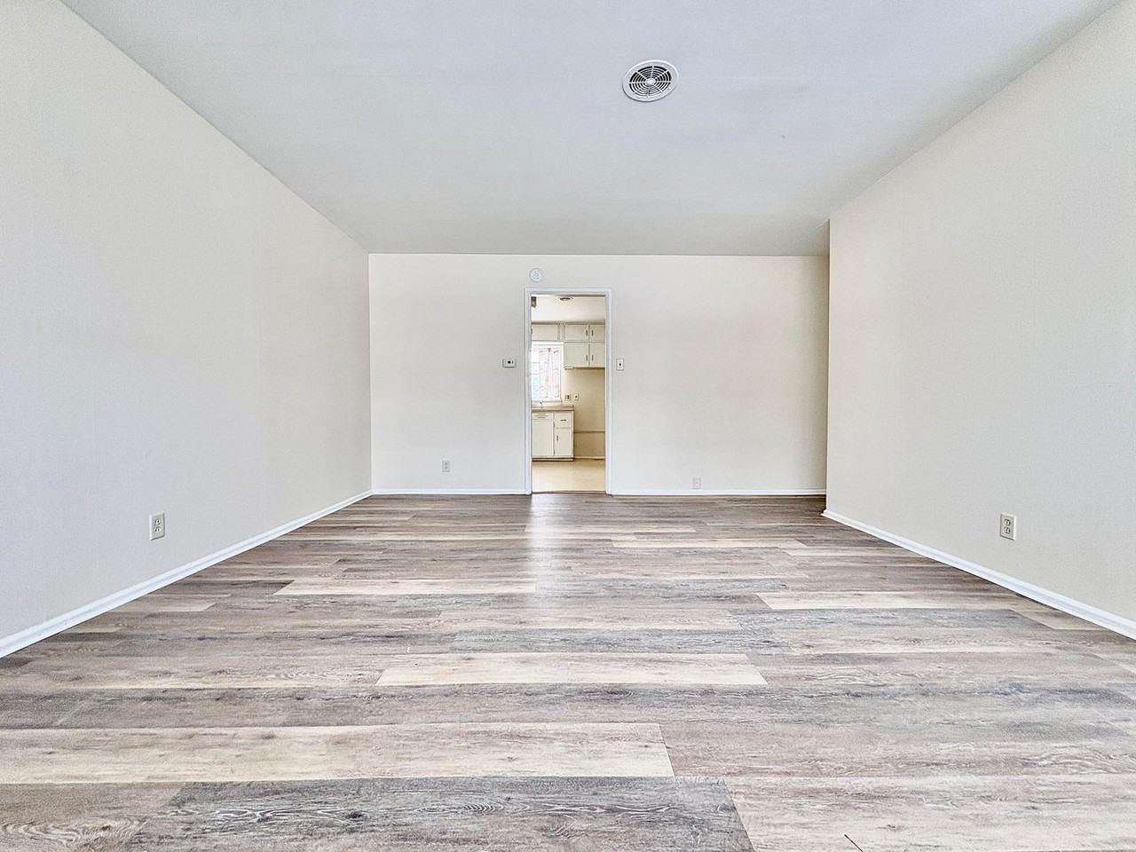 427 S 28th St - Photo 4 of 12