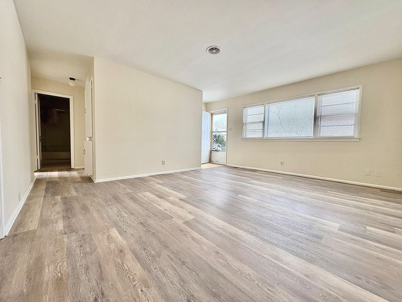 427 S 28th St - Photo 5 of 12