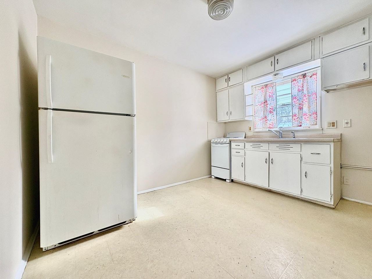 427 S 28th St - Photo 6 of 12