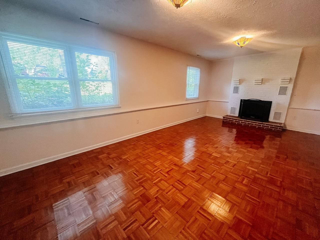 2504 Plymouth St - Photo 4 of 6