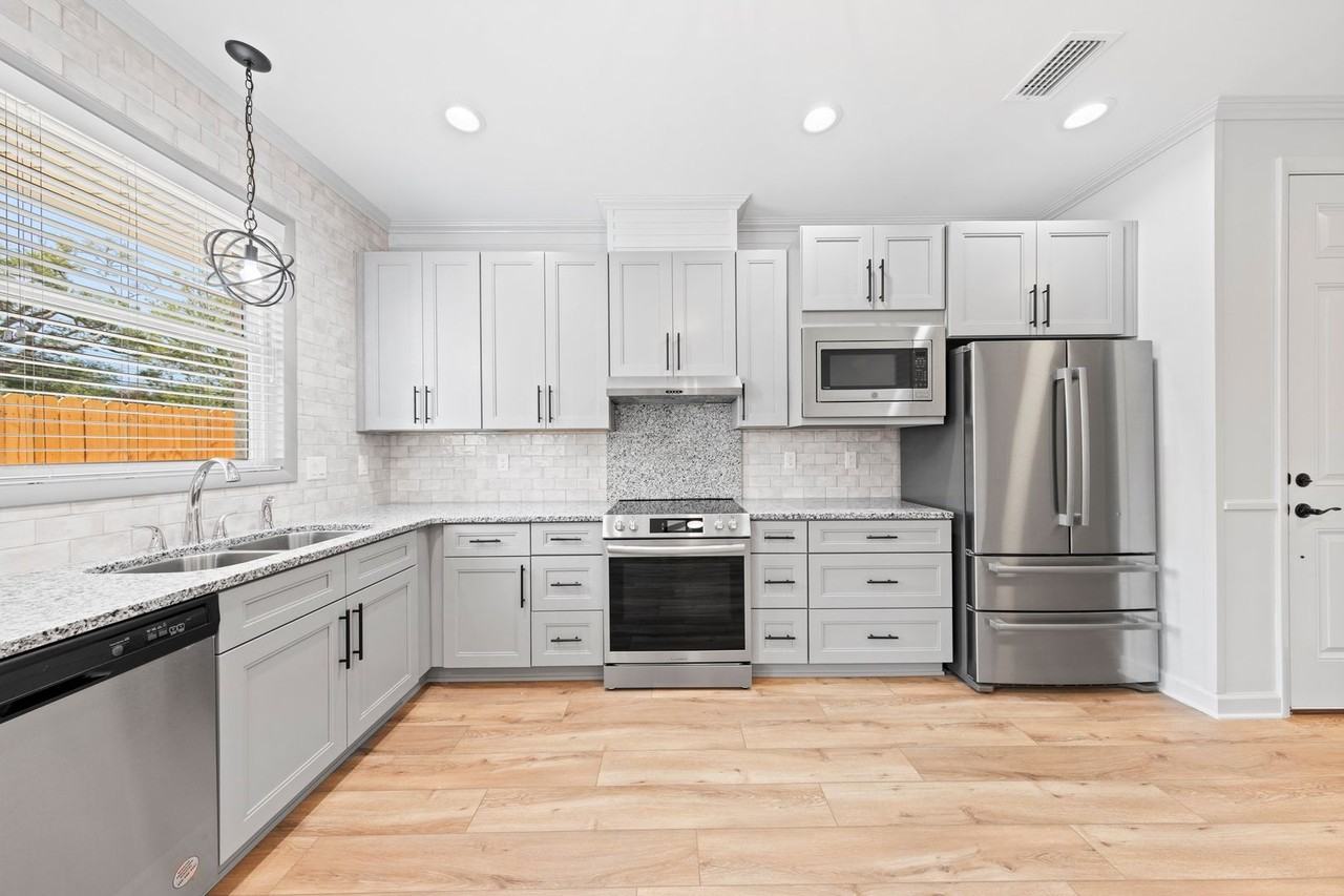 305 Willingham Dr - Photo 6 of 27