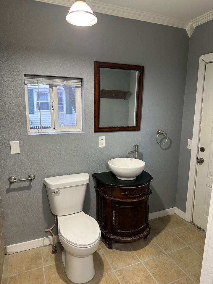 206 Scott St - Photo 6 of 13