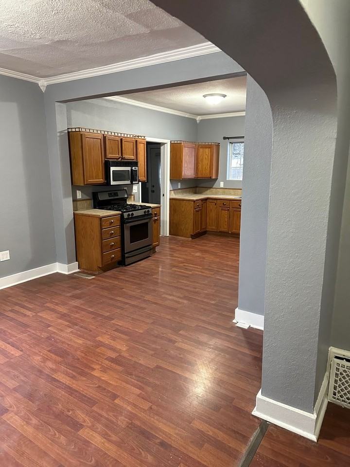 206 Scott St - Photo 7 of 13