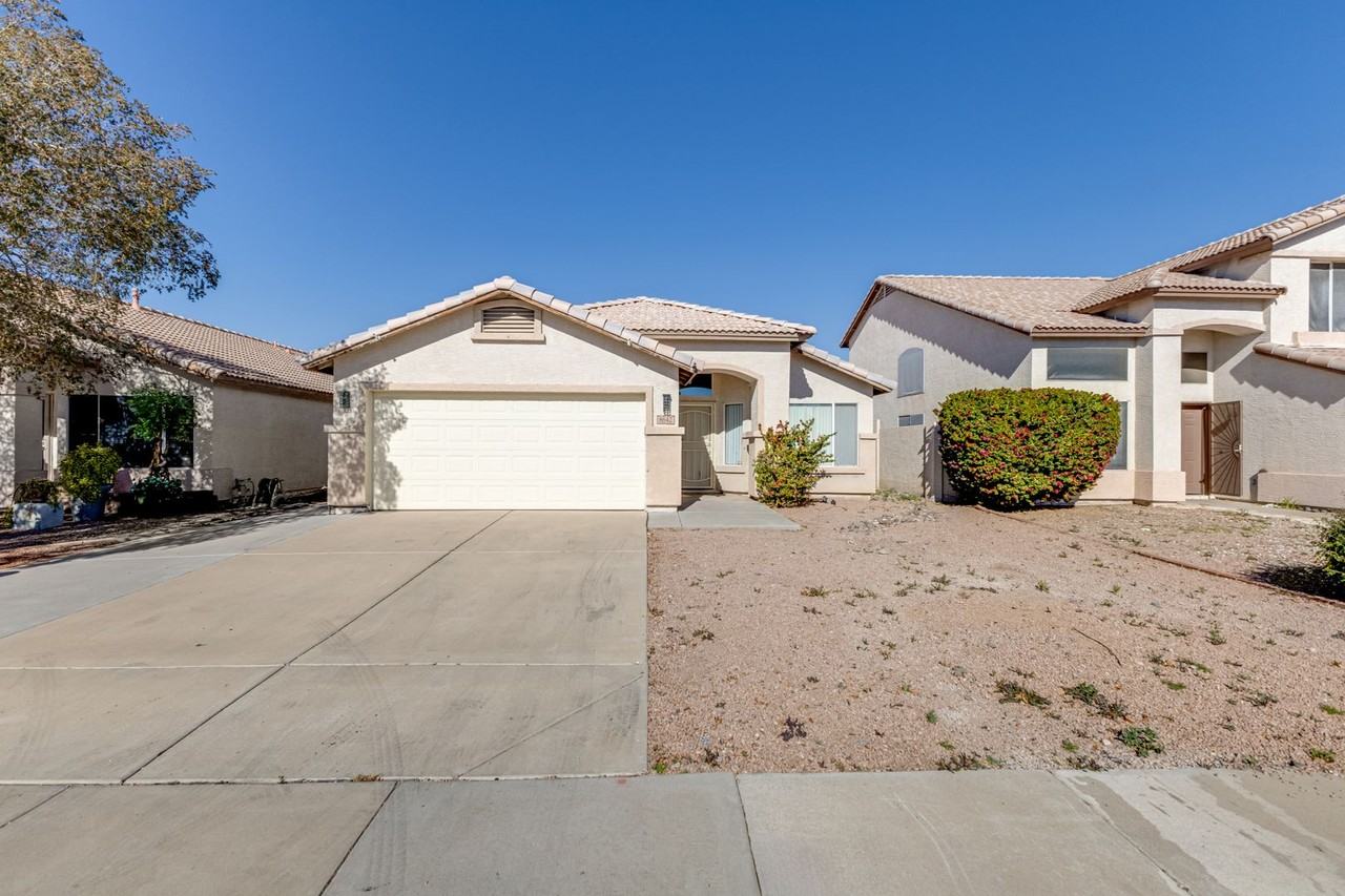 8642 W Laurel Ln - Photo 2 of 28