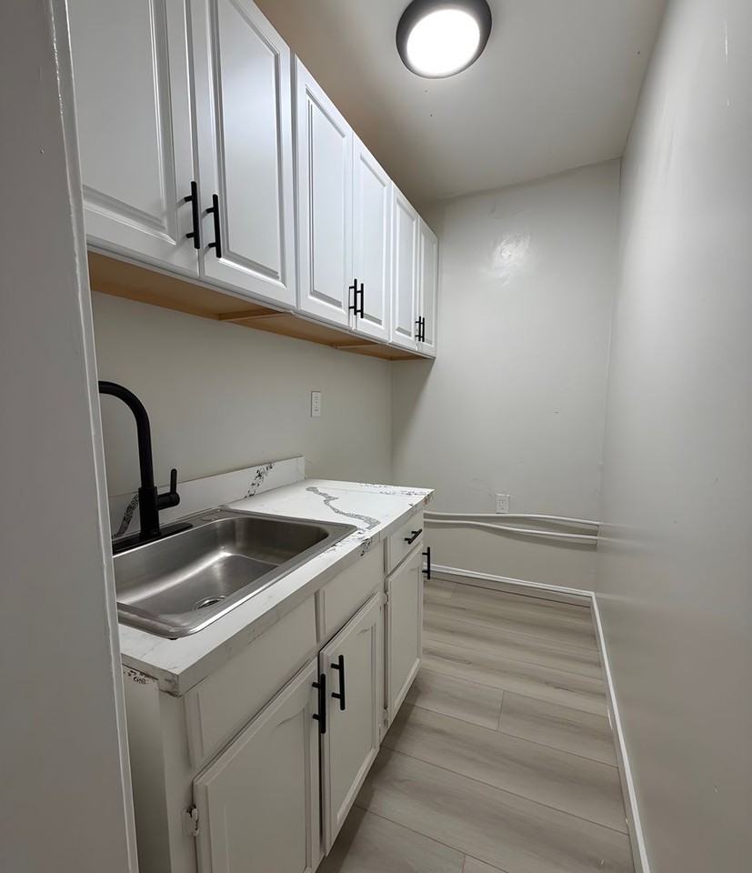 5261 Huntington Dr N #9 - Photo 2 of 3