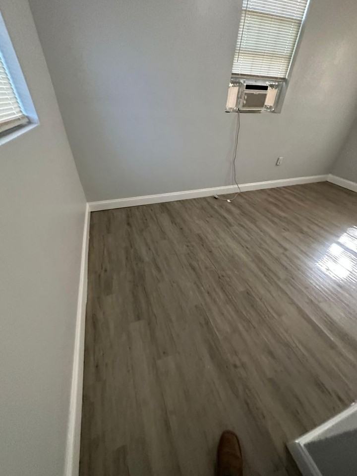 239 Claude St - Photo 2 of 26