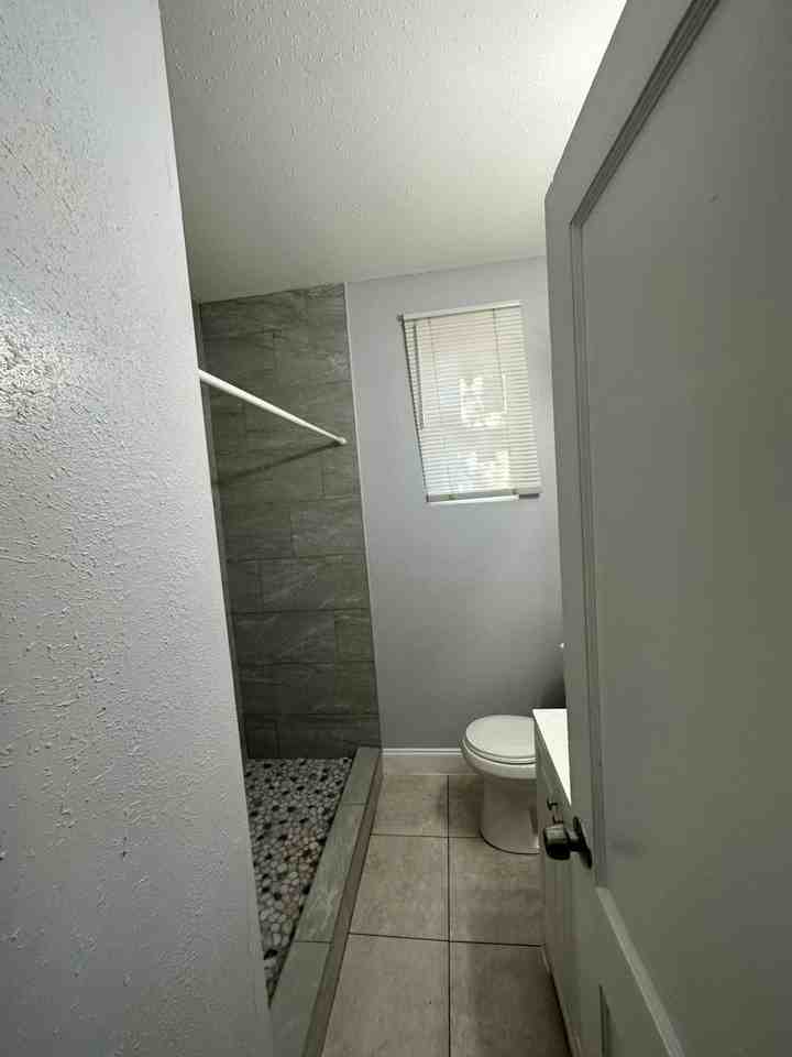 239 Claude St - Photo 7 of 26