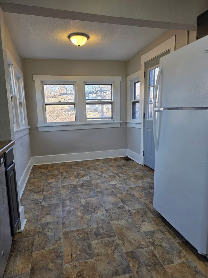 1545 32nd St - Photo 7 of 15