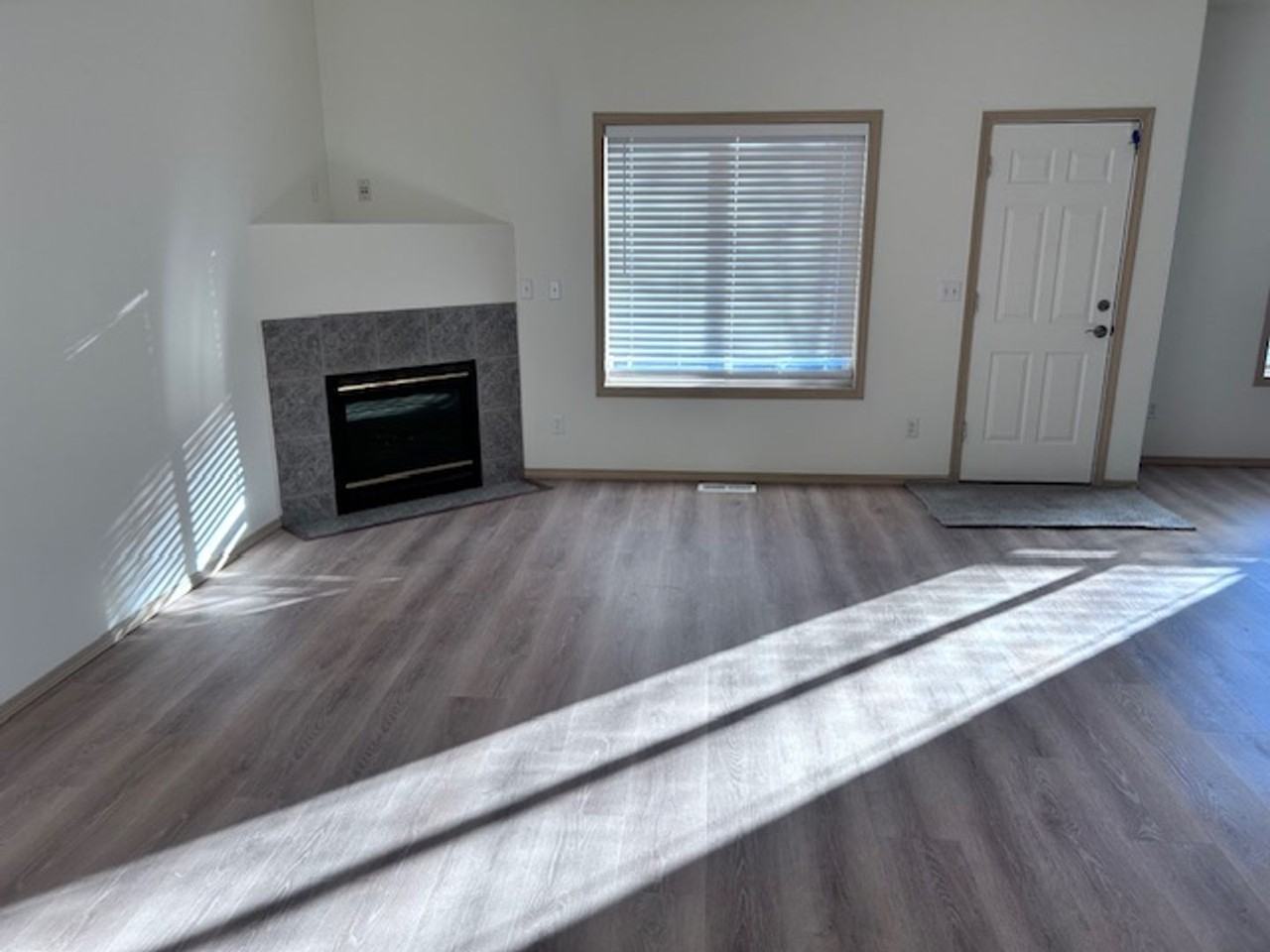 2119 Ne 163rd Ave - Photo 3 of 19