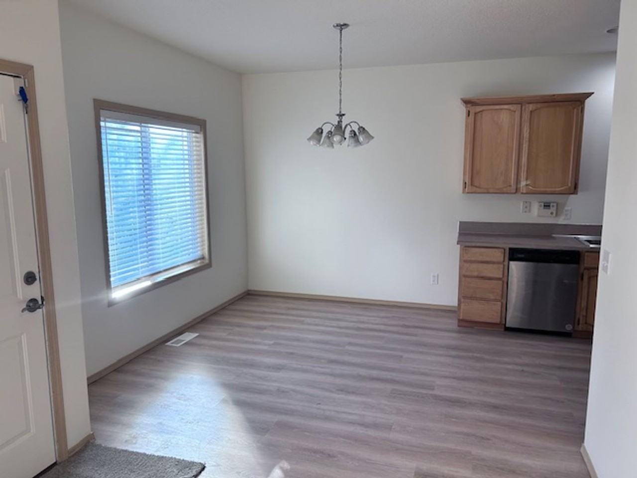 2119 Ne 163rd Ave - Photo 4 of 19