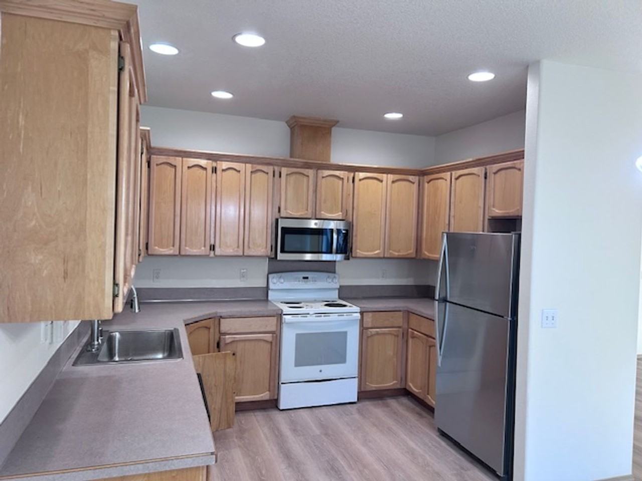 2119 Ne 163rd Ave - Photo 5 of 19