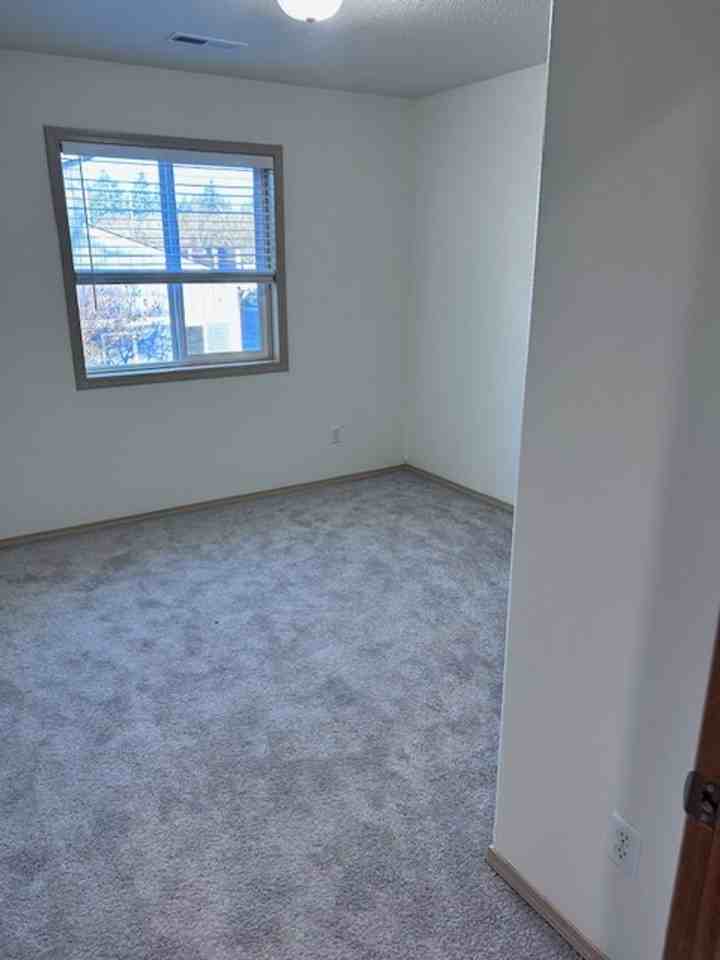 2119 Ne 163rd Ave - Photo 6 of 19