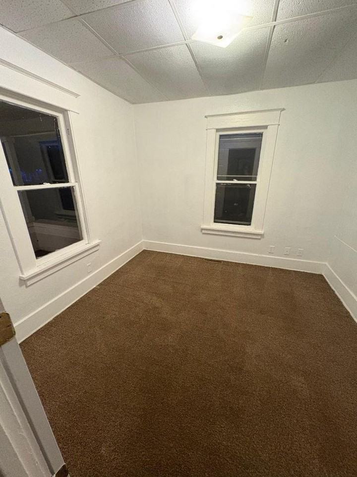 1222 E 4th St - Photo 4 of 5