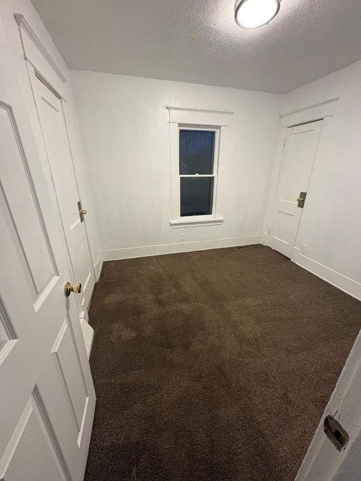 1222 E 4th St - Photo 5 of 5