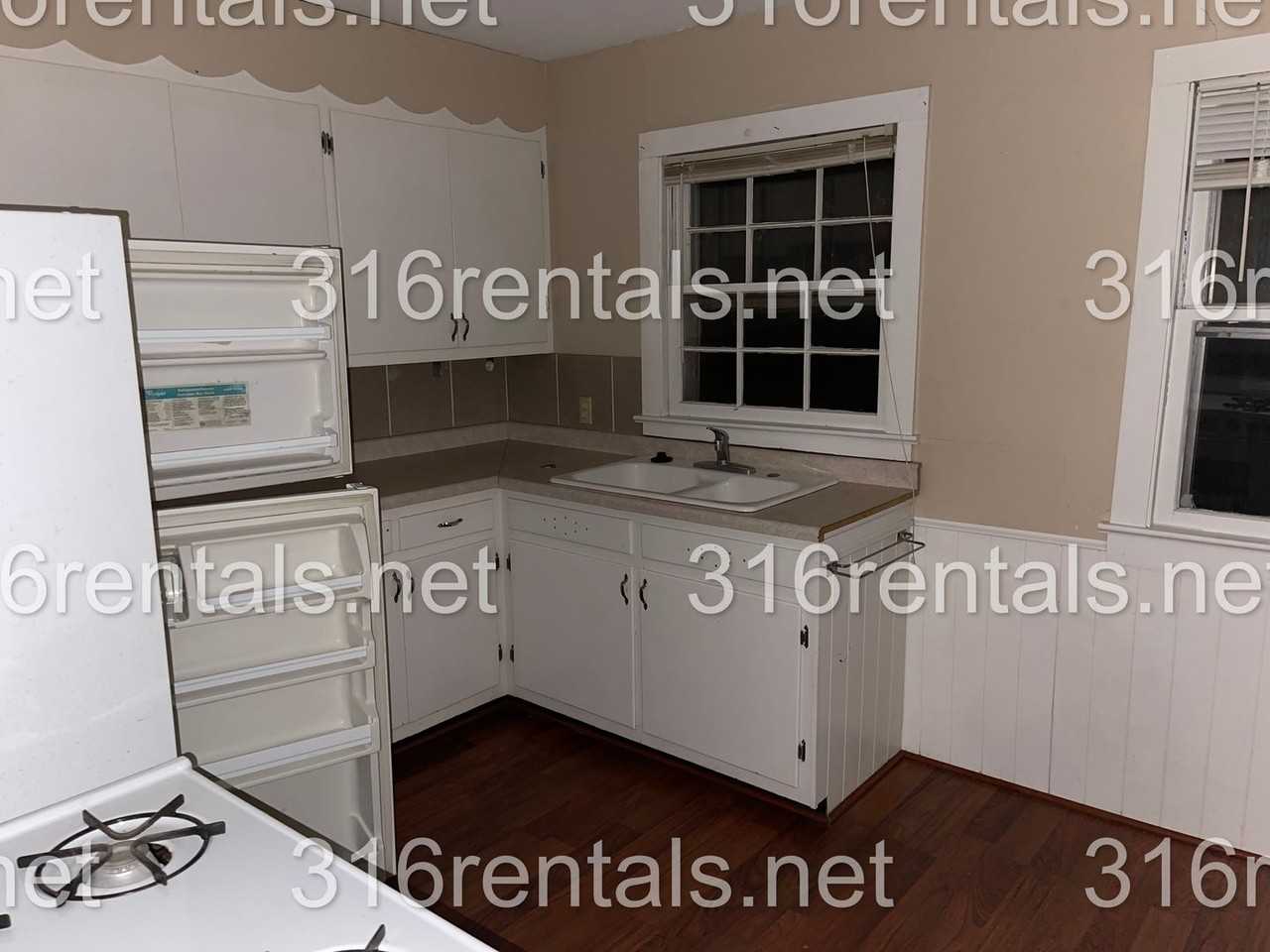 1500 1500 N Main St - 104 E 14th St - Photo 2 of 9