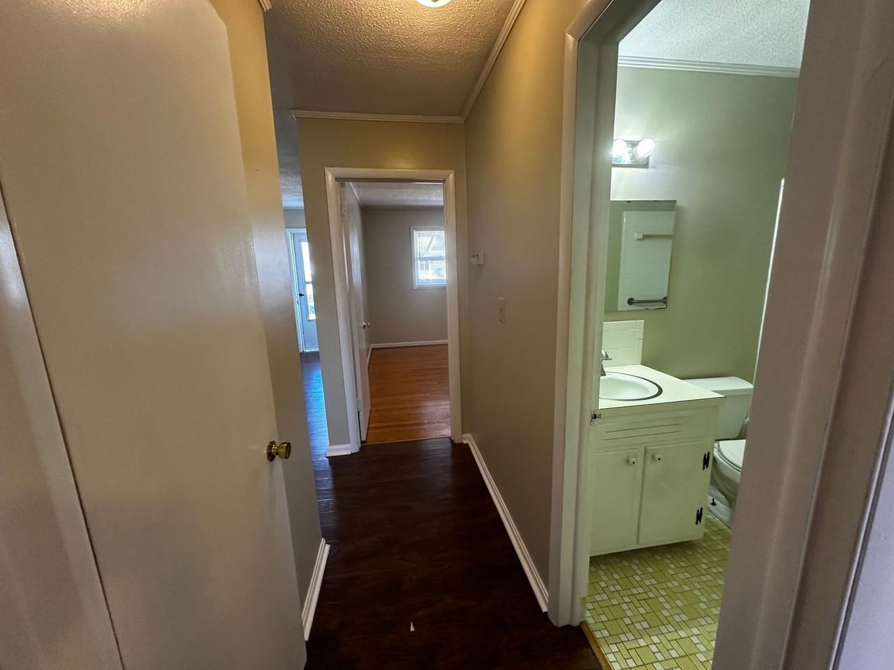 202 Randolph St - Photo 7 of 10