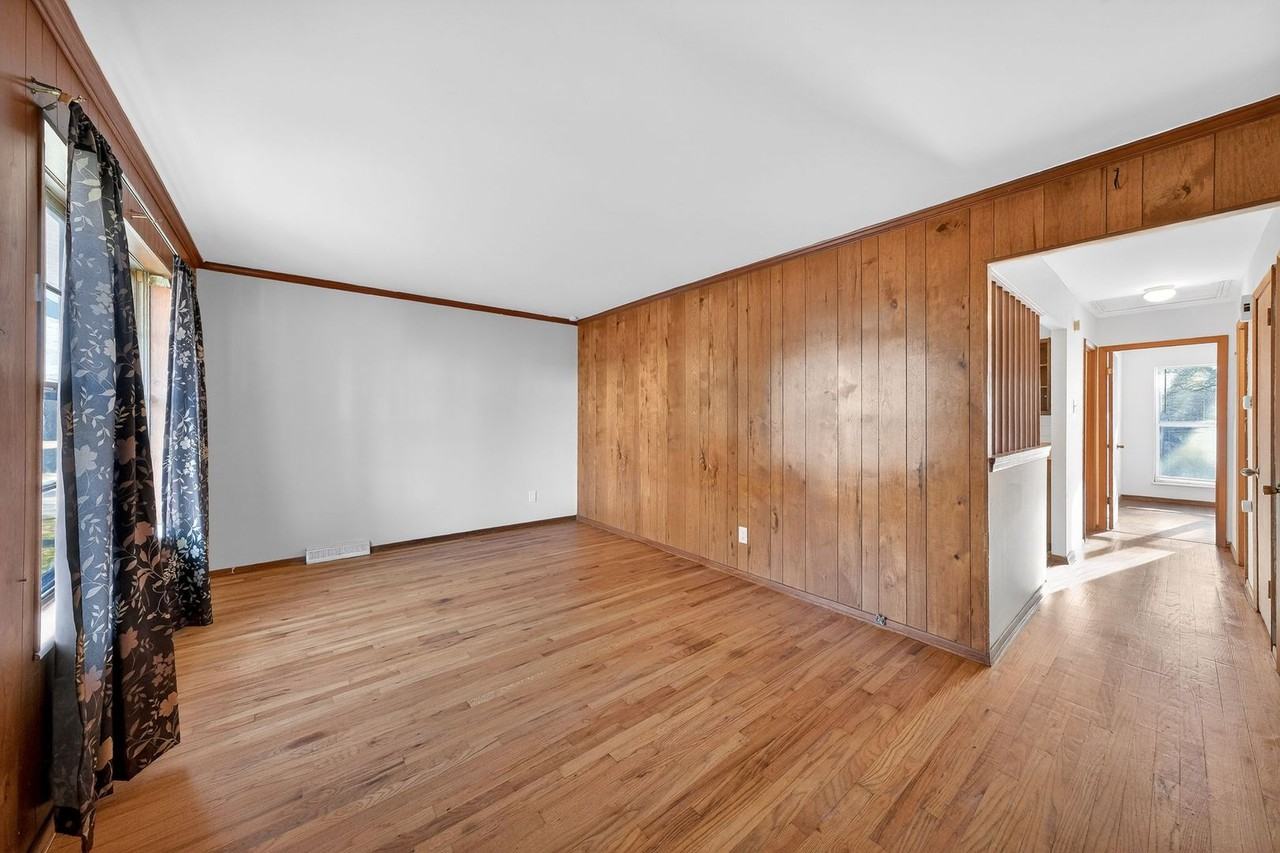 8908 Scottdale Ave - Photo 5 of 21