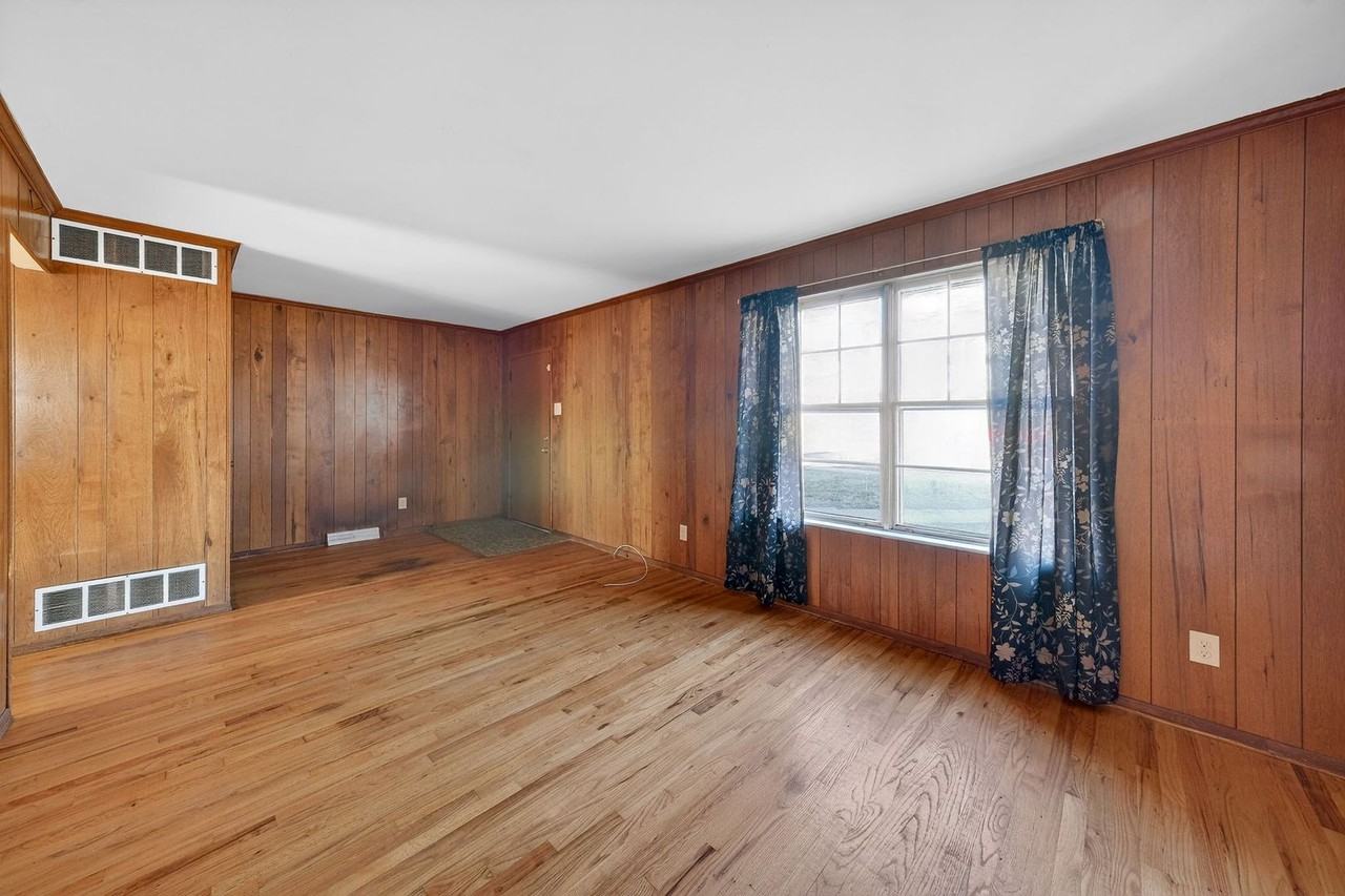 8908 Scottdale Ave - Photo 7 of 21