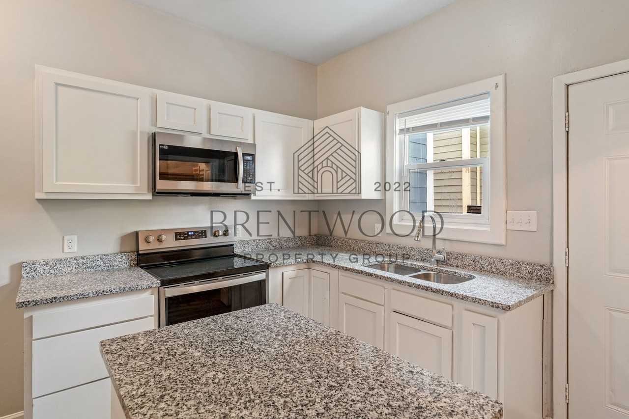 147 E 30th St - Photo 3 of 22