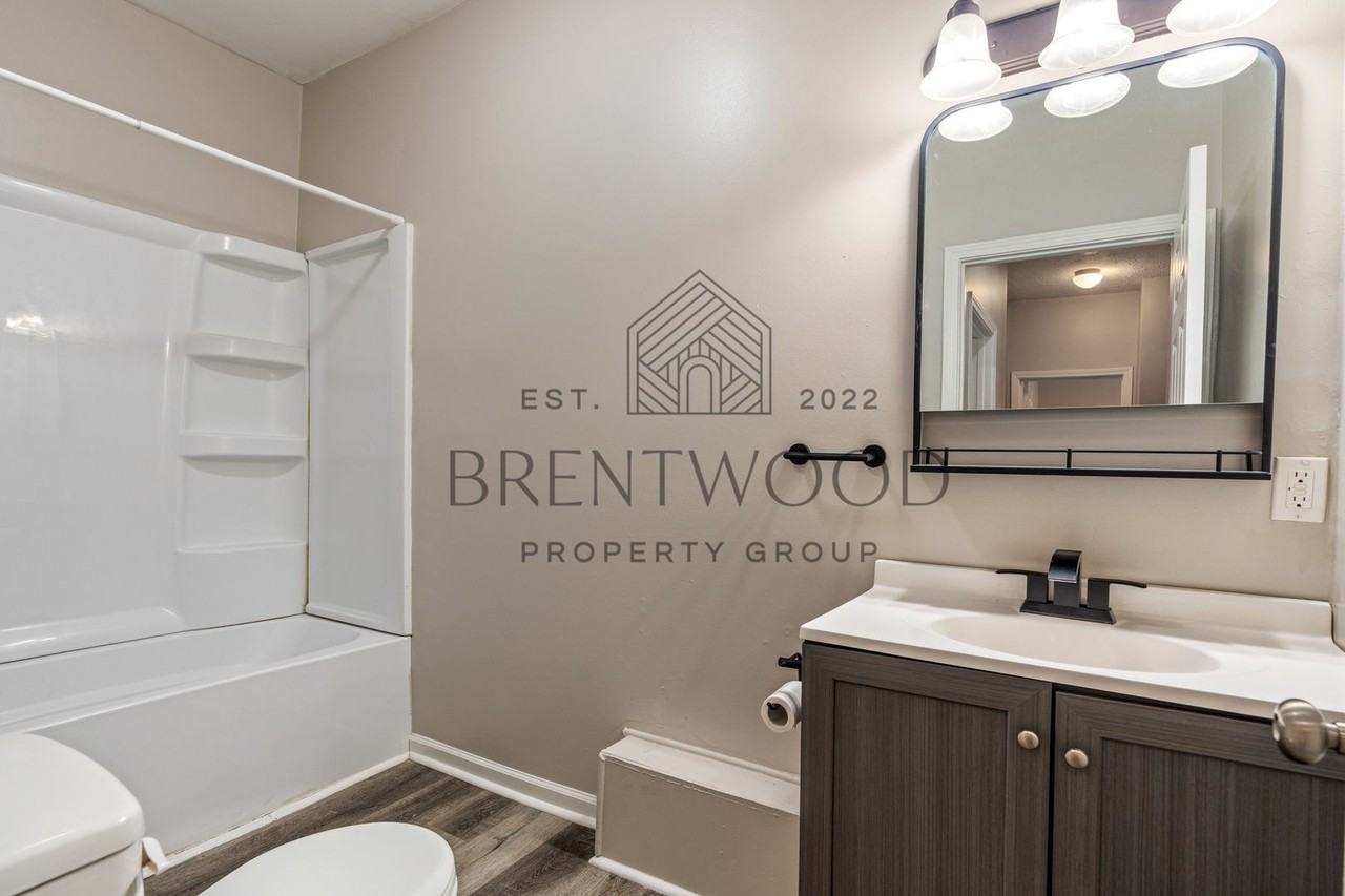 147 E 30th St - Photo 5 of 22