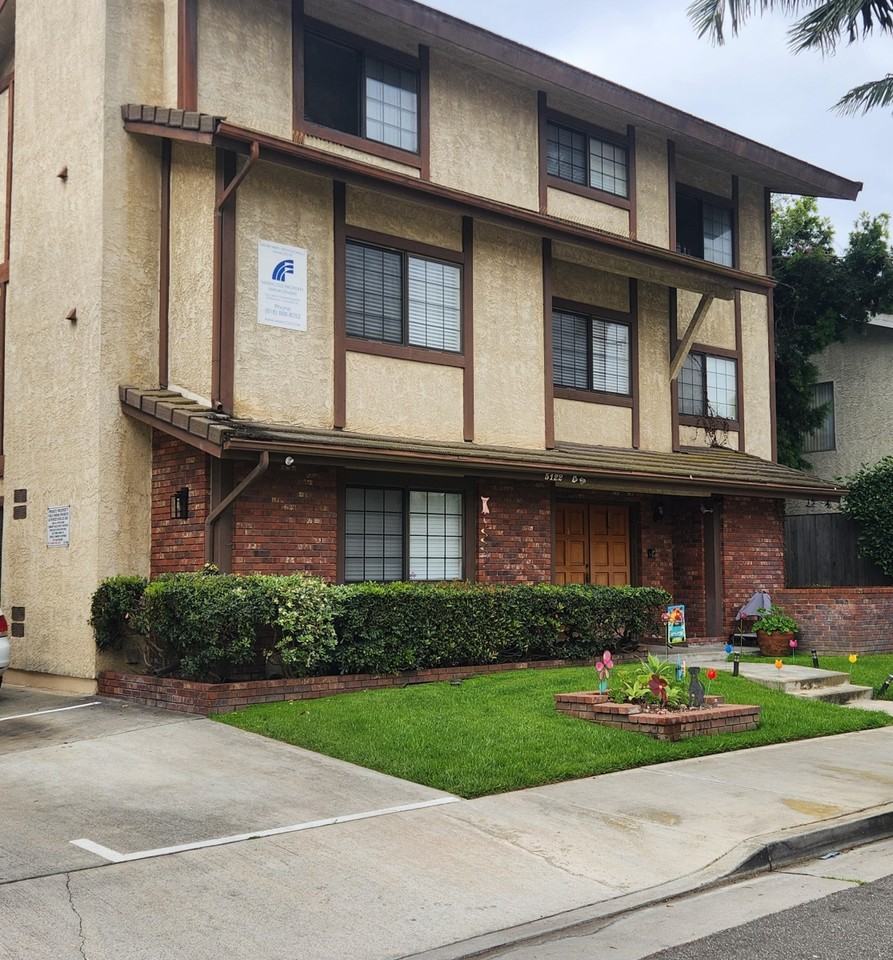 5122 Dunbar Dr - Photo 3 of 15