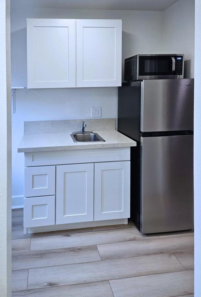 5122 Dunbar Dr - Photo 4 of 15