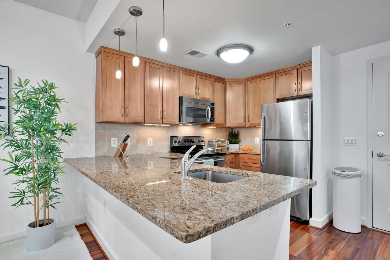 888 N Quincy St - Photo 4 of 20