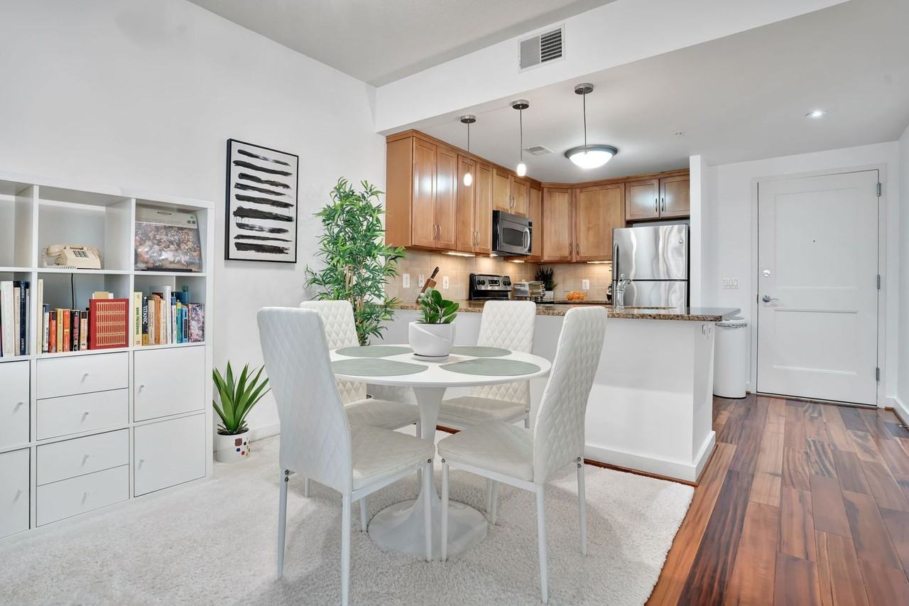 888 N Quincy St - Photo 7 of 20