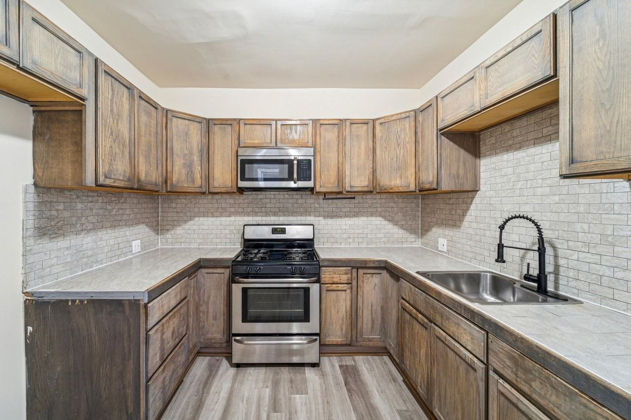 4843 N Lawrence St - Photo 5 of 14