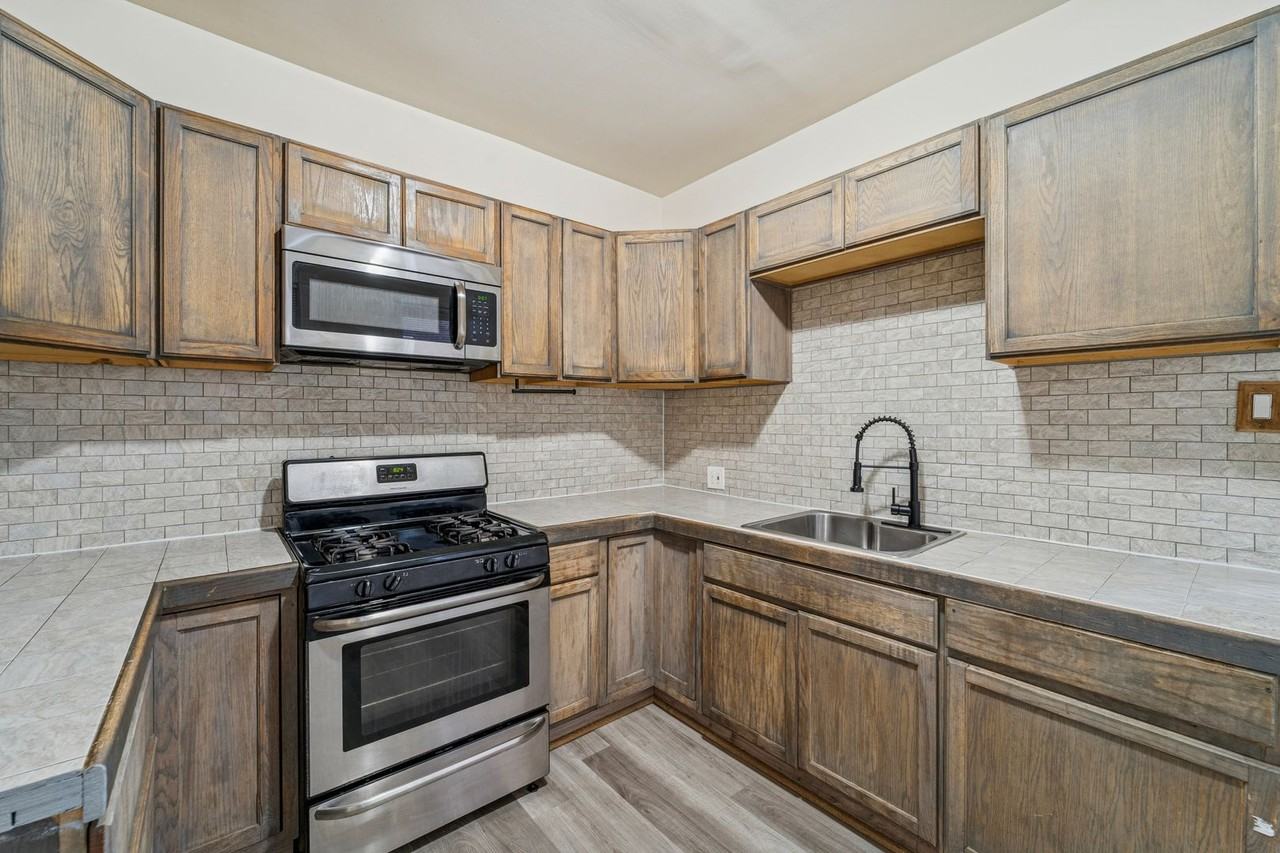 4843 N Lawrence St - Photo 7 of 14