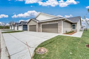 featured image of 221 N Gowen St