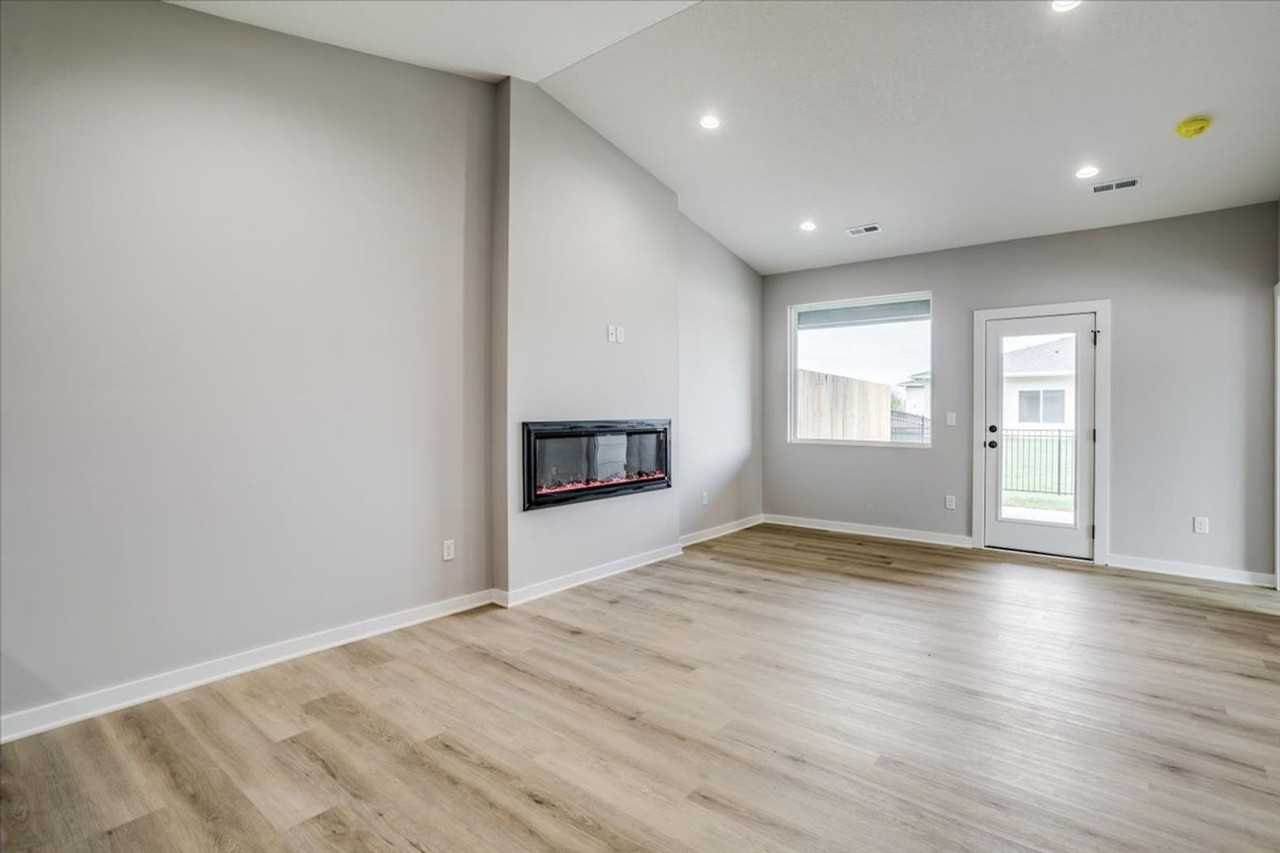 163 N Gowen St - Photo 5 of 30