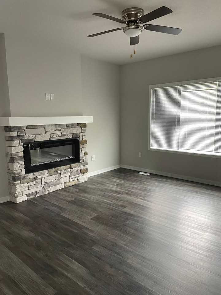 4632 167th St - Photo 4 of 11