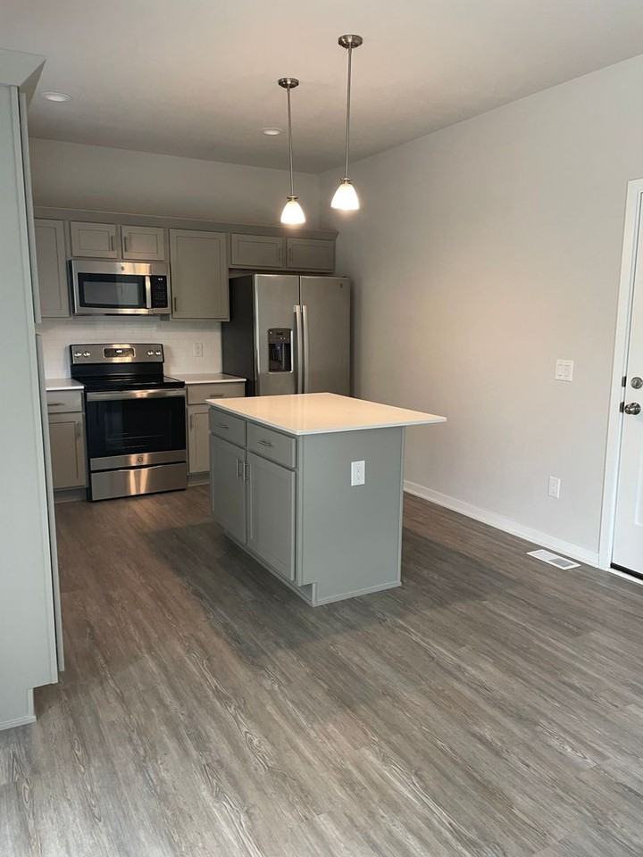 4632 167th St - Photo 5 of 11