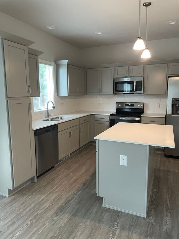 4632 167th St - Photo 6 of 11