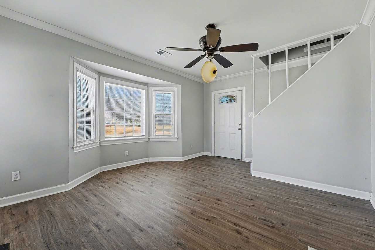 543 E Gage Ave - Photo 6 of 18