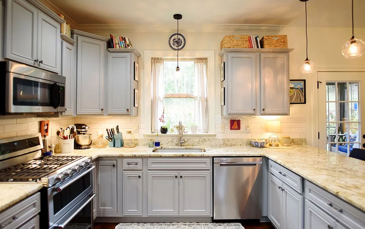 107 Lakes Dr S - Photo 2 of 10