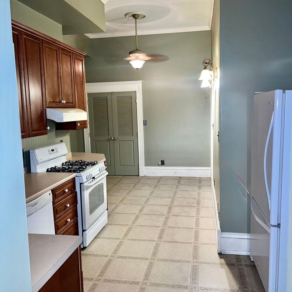 107 N Main St - Photo 2 of 14