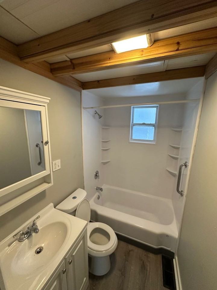 684 W Broad St - Photo 4 of 9