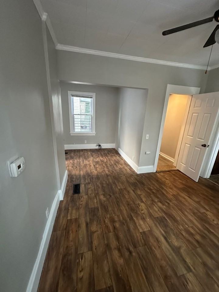 684 W Broad St - Photo 5 of 9