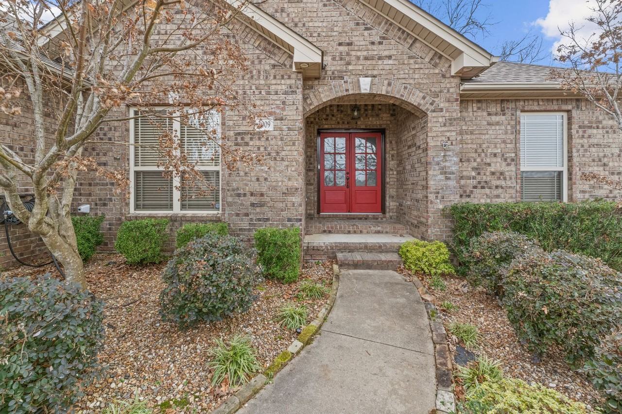 2009 Ingleside Dr - Photo 2 of 38