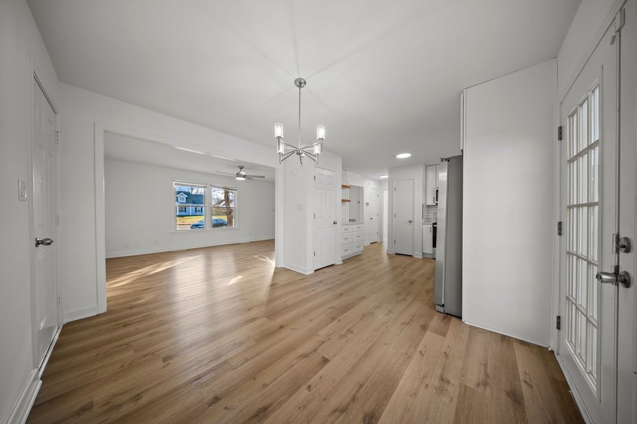 371 Manorstone Ln - Photo 2 of 37