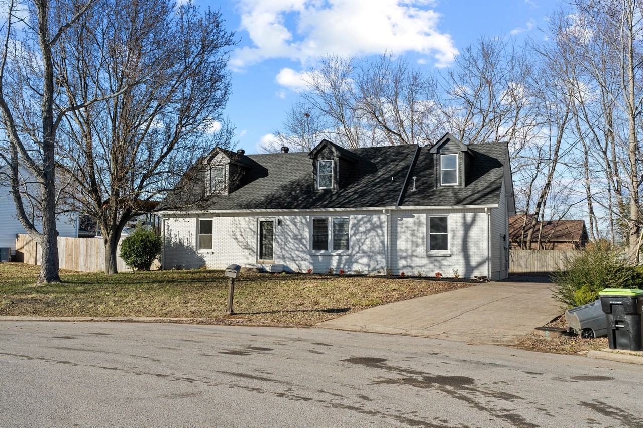 371 Manorstone Ln - Photo 3 of 37