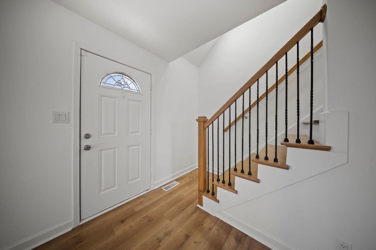 371 Manorstone Ln - Photo 4 of 37