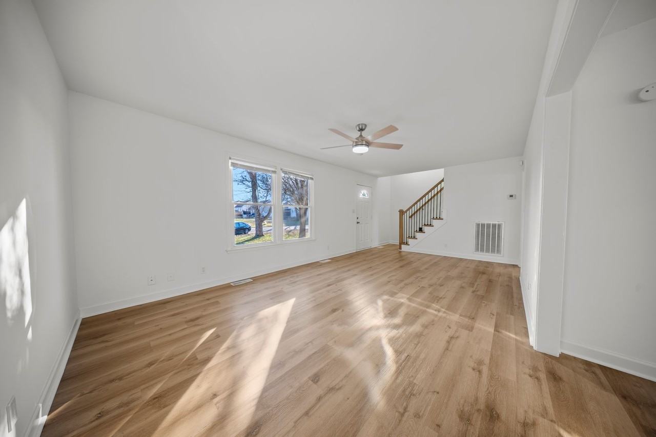 371 Manorstone Ln - Photo 5 of 37