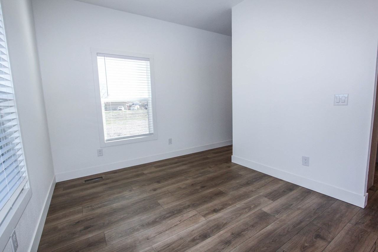 35 W Hawaii Rd - Photo 2 of 20