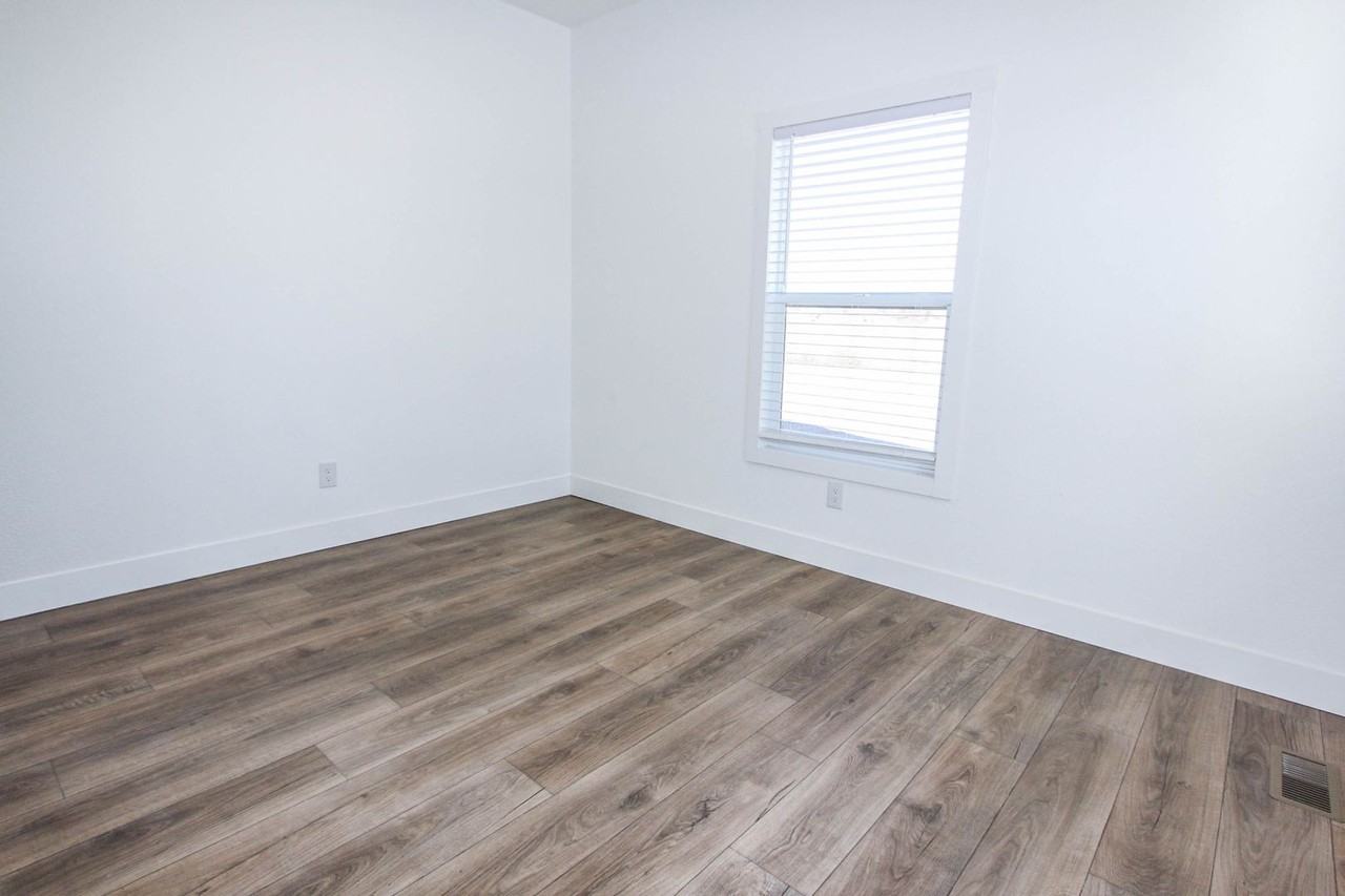 35 W Hawaii Rd - Photo 3 of 20