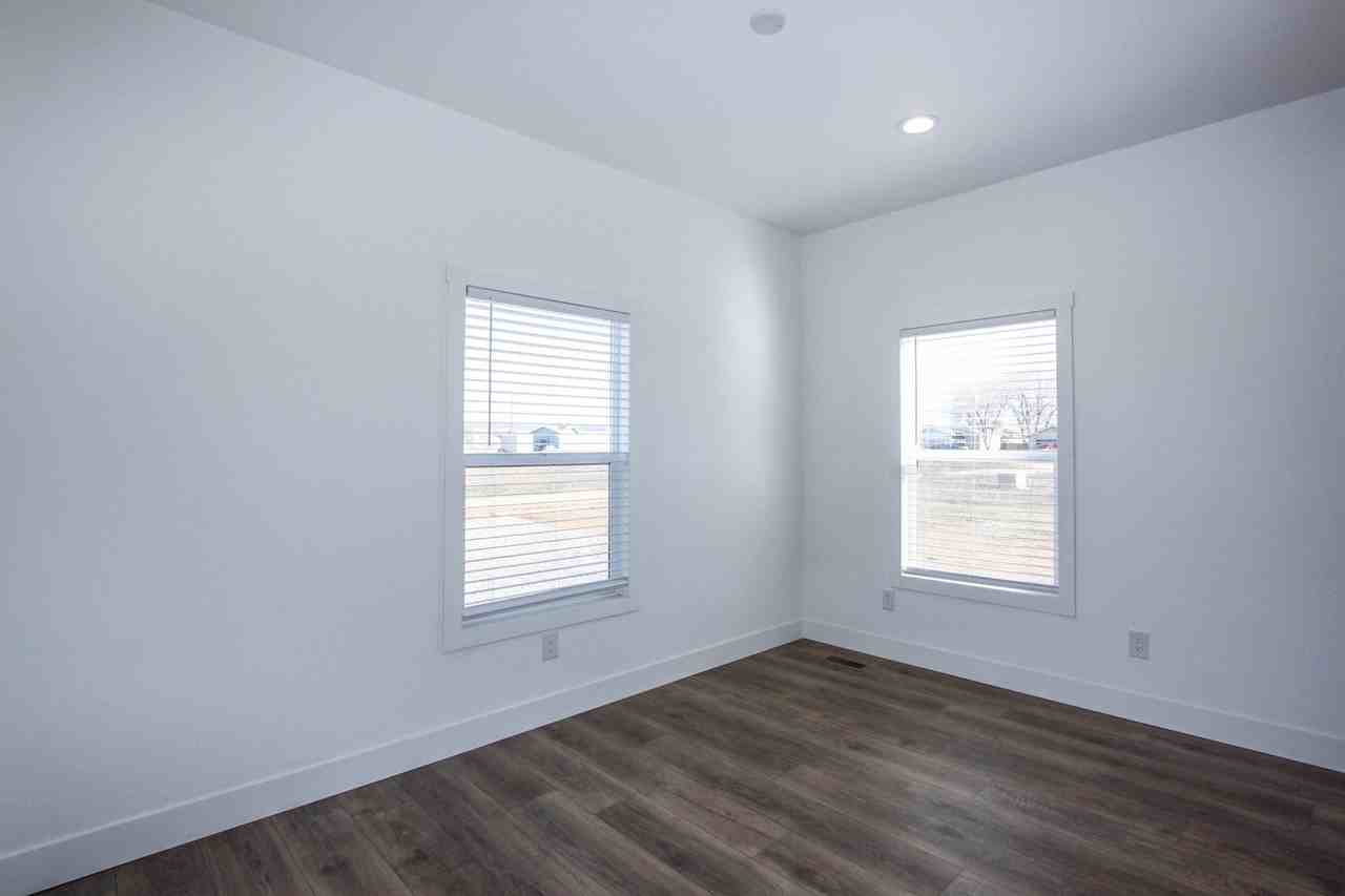 35 W Hawaii Rd - Photo 4 of 20