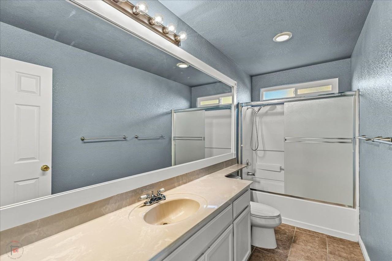 833 Mackilhaffy Dr - Photo 5 of 10