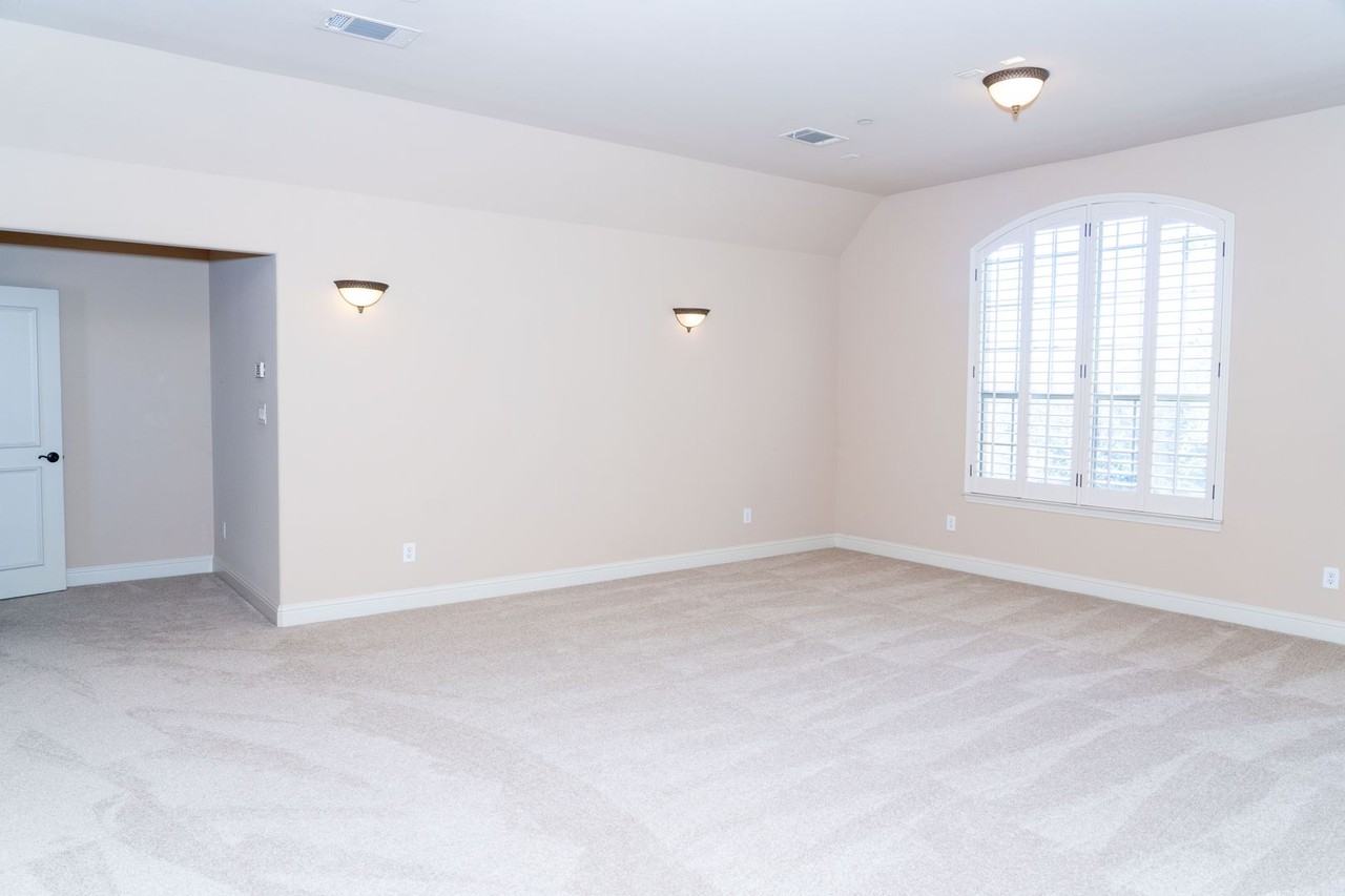 1836 Walnut Springs Dr - Photo 4 of 49